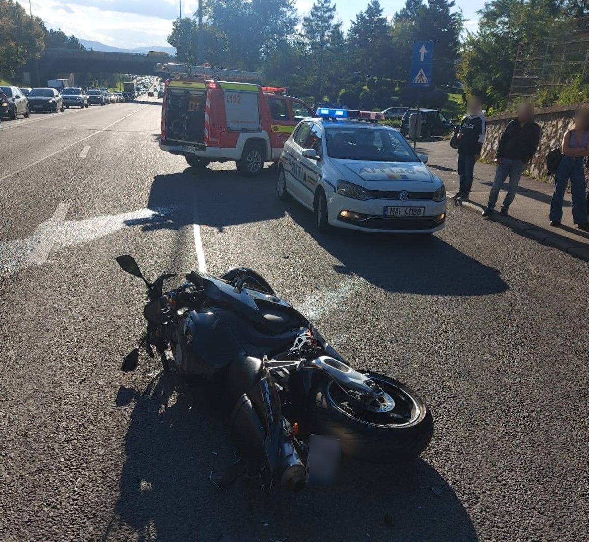 Trei mașini și o motocicletă au făcut accident pe Calea Florești. FOTO: ISU Cluj