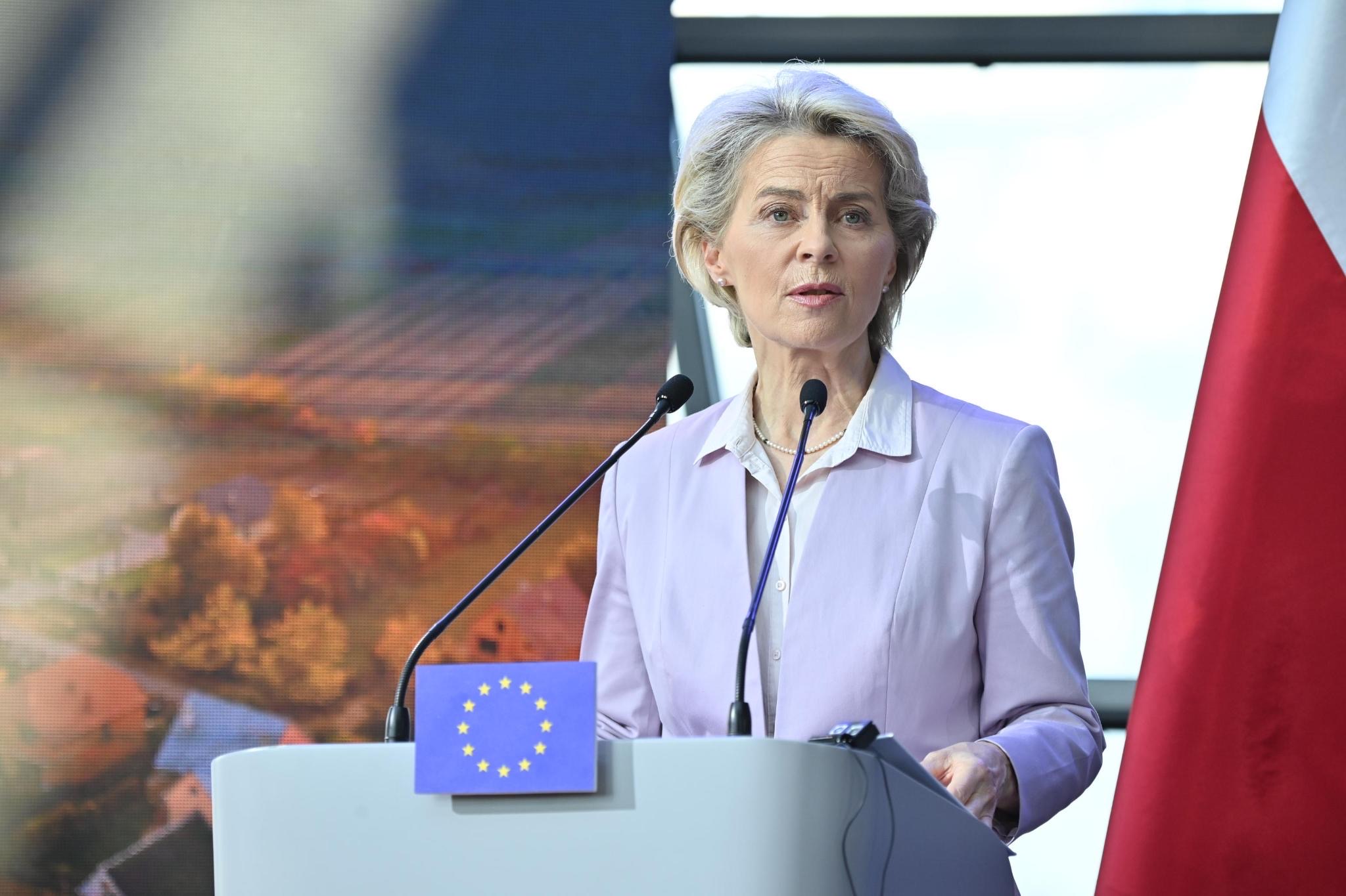 Preşedinta Comisiei Europene, Ursula von der Leyen, a avertizat miercuri, la Strasbourg, că va urma o perioadă dificilă pentru companiile şi gospodăriile din Europa/ Foto: Facebook - European Commission