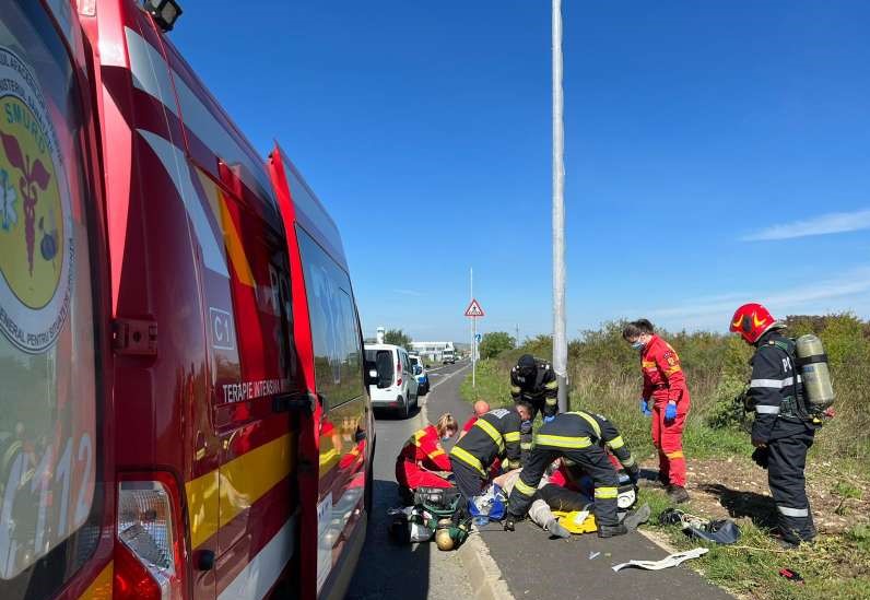 Un muncitor care efectua verificări la o conductă de gaze din municipiul Sibiu a fost resuscitat de paramedici, miercuri, după ce a fost găsit inconştient într-un canal/ Foto: mesageruldesibiu.ro