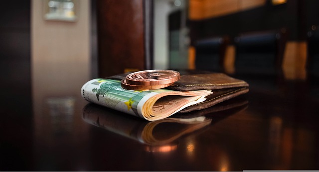 Salariu fix de până la 36.480 de euro pe lună, pentru directorii companiilor listate la Bursă / Foto: pixabay.com