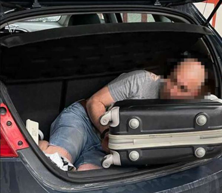 Bărbat condamnat la 10 ani de închisoare, găsit la frontieră în portbagajul unei mașini / Foto: Poliția de Frontieră