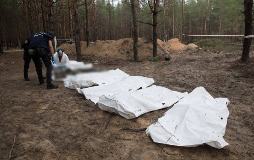 Preşedintele ucrainean Volodimir Zelenski a acuzat vineri forţele ruse că sunt nişte „ucigaşi şi torţionari” după descoperirea a sute de corpuri îngropate sumar într-o pădure din apropiere de Izium/ Foto: Zelenskiy / Official - Telegram