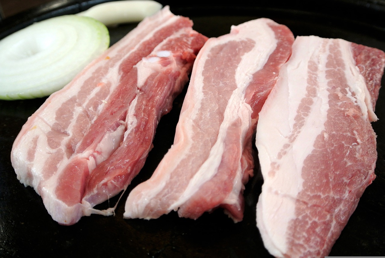 Fermierii trag un semnal de ALARMĂ: Prețul cărnii de porc s-ar putea DUBLA! Foto: Pixabay