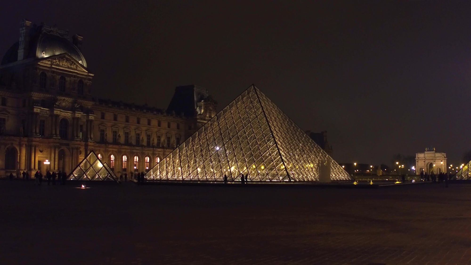 Palatele Versailles şi Luvru „dau stingerea” mai devreme, pentru a reduce risipa de energie. FOTO: Depositphotos.com
