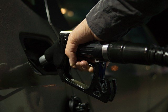 Coaliția de guvernare a decis, luni, 19 septembrie, ca măsura de compensare a carburanților cu 50 de bani per litru să rămână în vigoare încă trei luni/ FOTO: pixabay.com