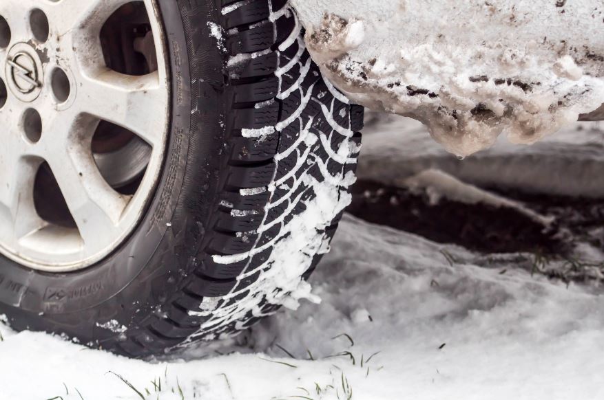 Atenție șoferi, începe sezonul rece! De când sunt obligatorii anvelopele de iarnă / Foto: pixabay.com