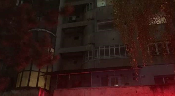 O explozie puternică a avut loc în această dimineață pe strada Aurel Vlaicu din Cluj-Napoca. Un bătrân de 81 se află în stare critică la Terapie Intensivă/ FOTO: captură video ISU Cluj