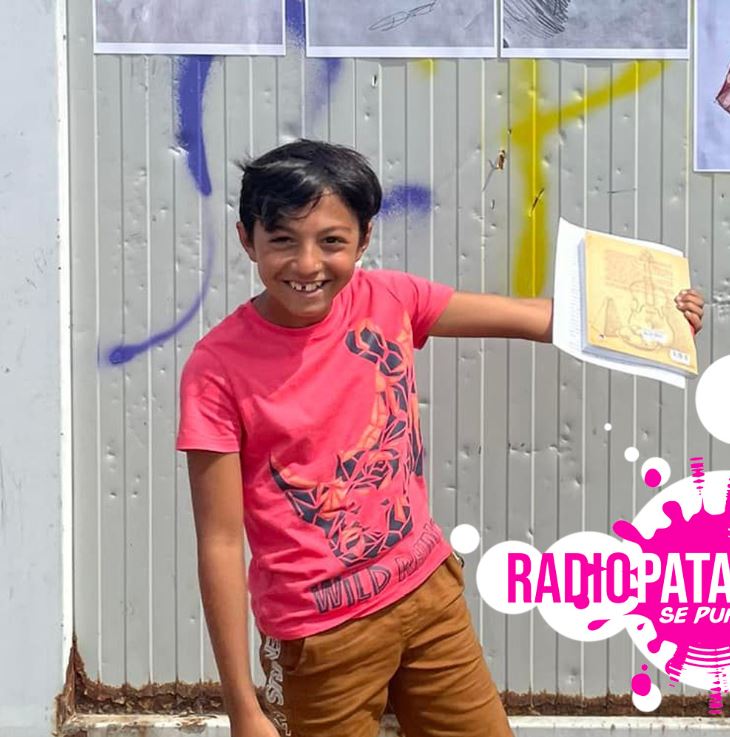 Un băiat talentat de 12 ani din Pata Rât își scoate la licitație desenele / Foto: Radio Pata