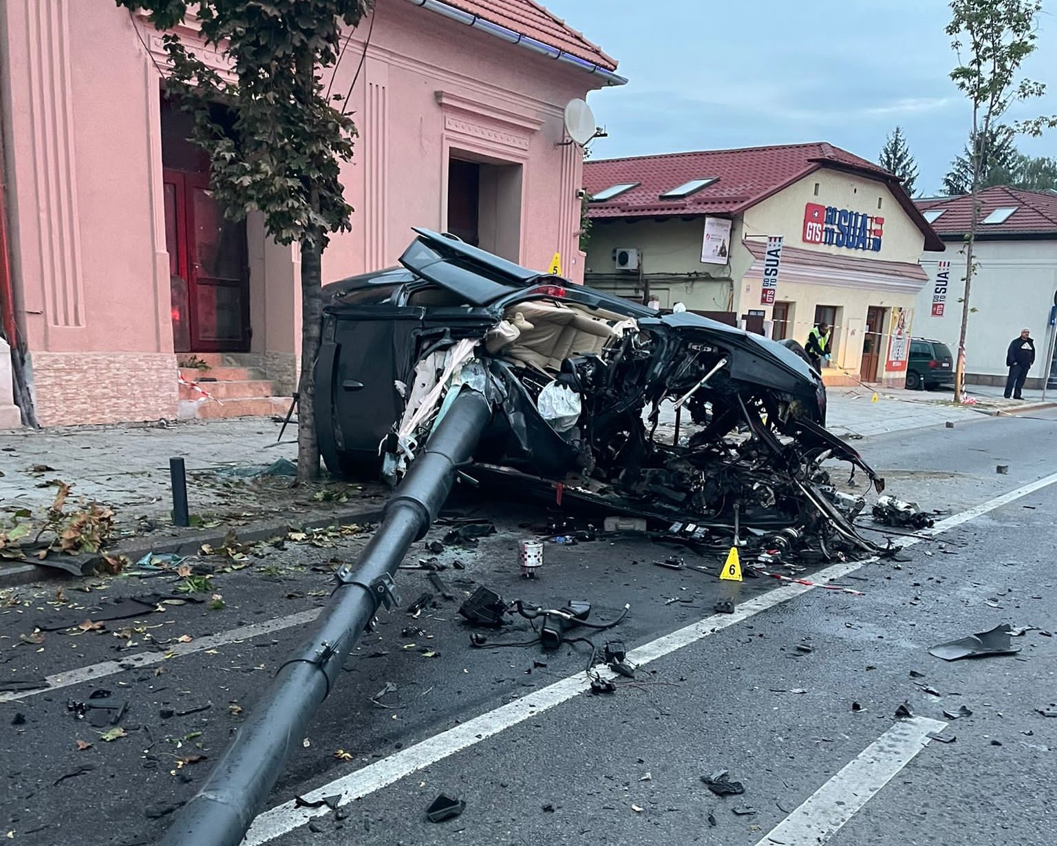 Un accident groaznic a avut loc duminică dimineața în centrul municipiului Cluj-Napoca/ FOTO: ISU Cluj