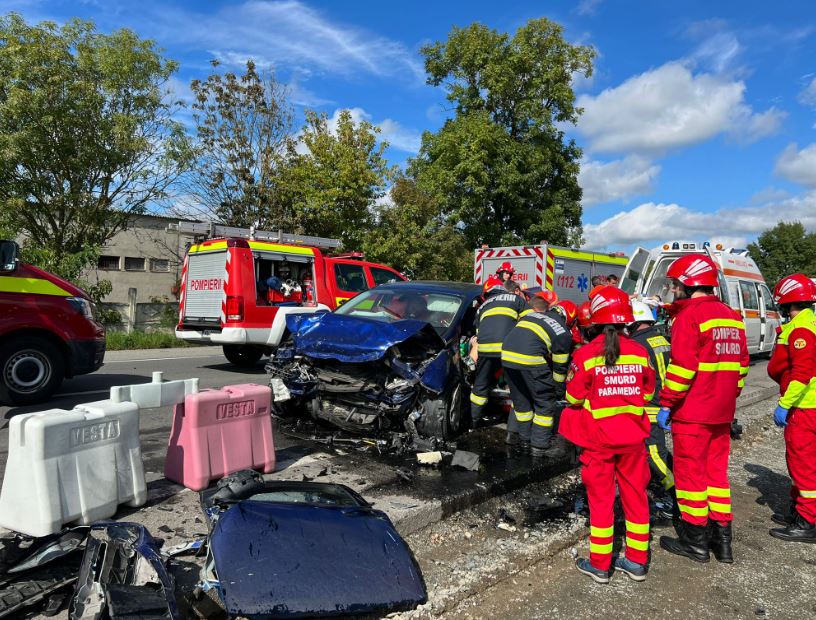 Accident rutier  grav între două mașini în Jucu / foto: ISU Cluj