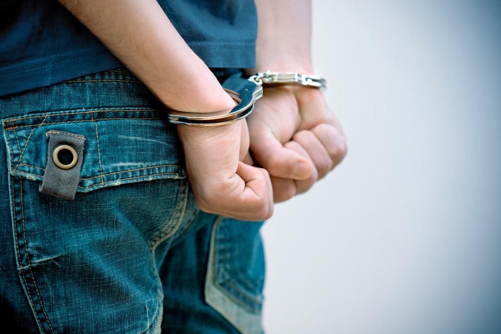 Tânărul  care a agresat un polițist în Cămărașu, arestat pentru 30 de zile / Foto: depositphotos.com