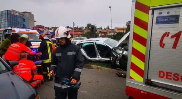 Accident GRAV pe Calea Turzii, cu o victimă ÎNCARCERATĂ / Foto: ISU Cluj