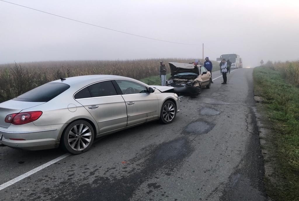 Un accident grav a avut loc, vineri dimineața, în localitatea Mănăstirea din comuna Mica. În urma accidentului trei persoane au ajuns la spital/ Foto: IPJ Cluj