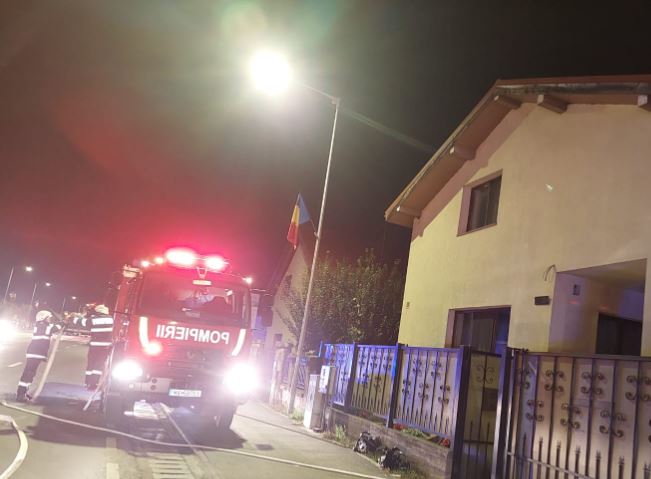 Incendiu la o casă de pe strada Avram Iancu din Florești / Foto: ISU Cluj