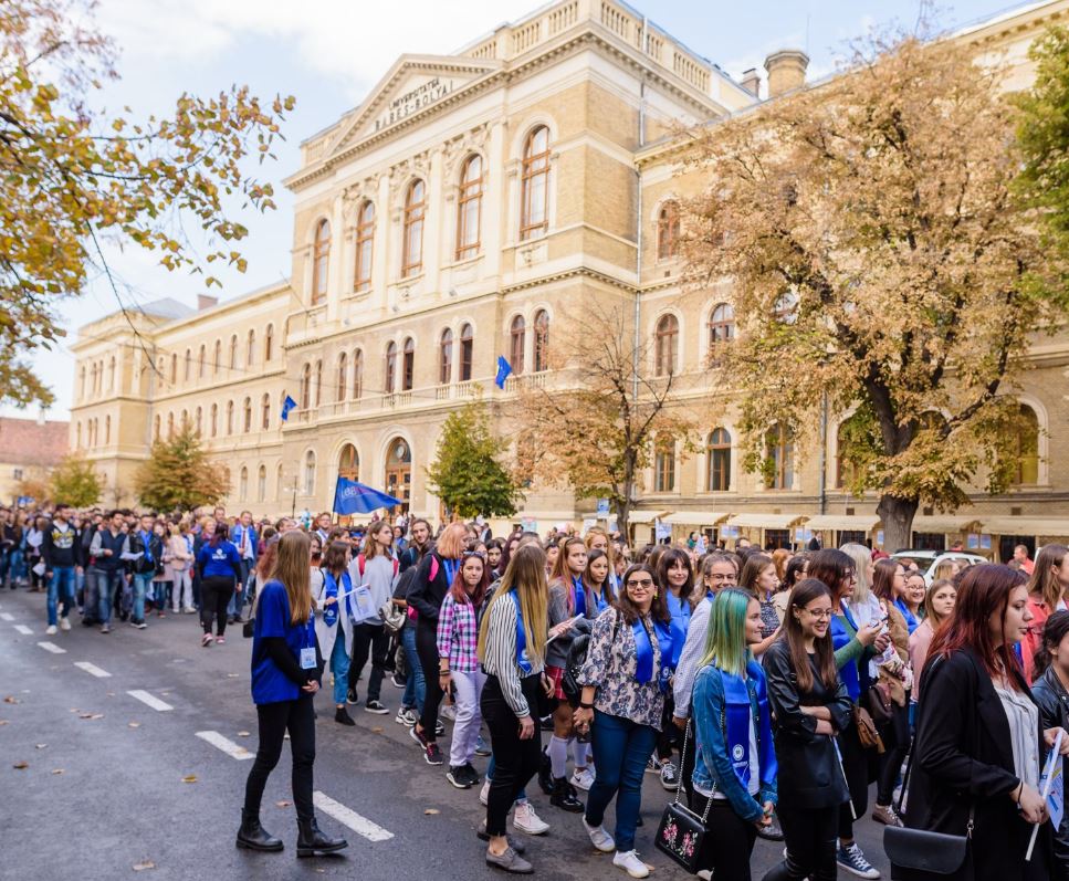 Un nou campus studențesc se va construi în afara Clujului / Foto: Facebook - Zilele Clujului / Marșul Aniversar al Universităților Clujene 2019