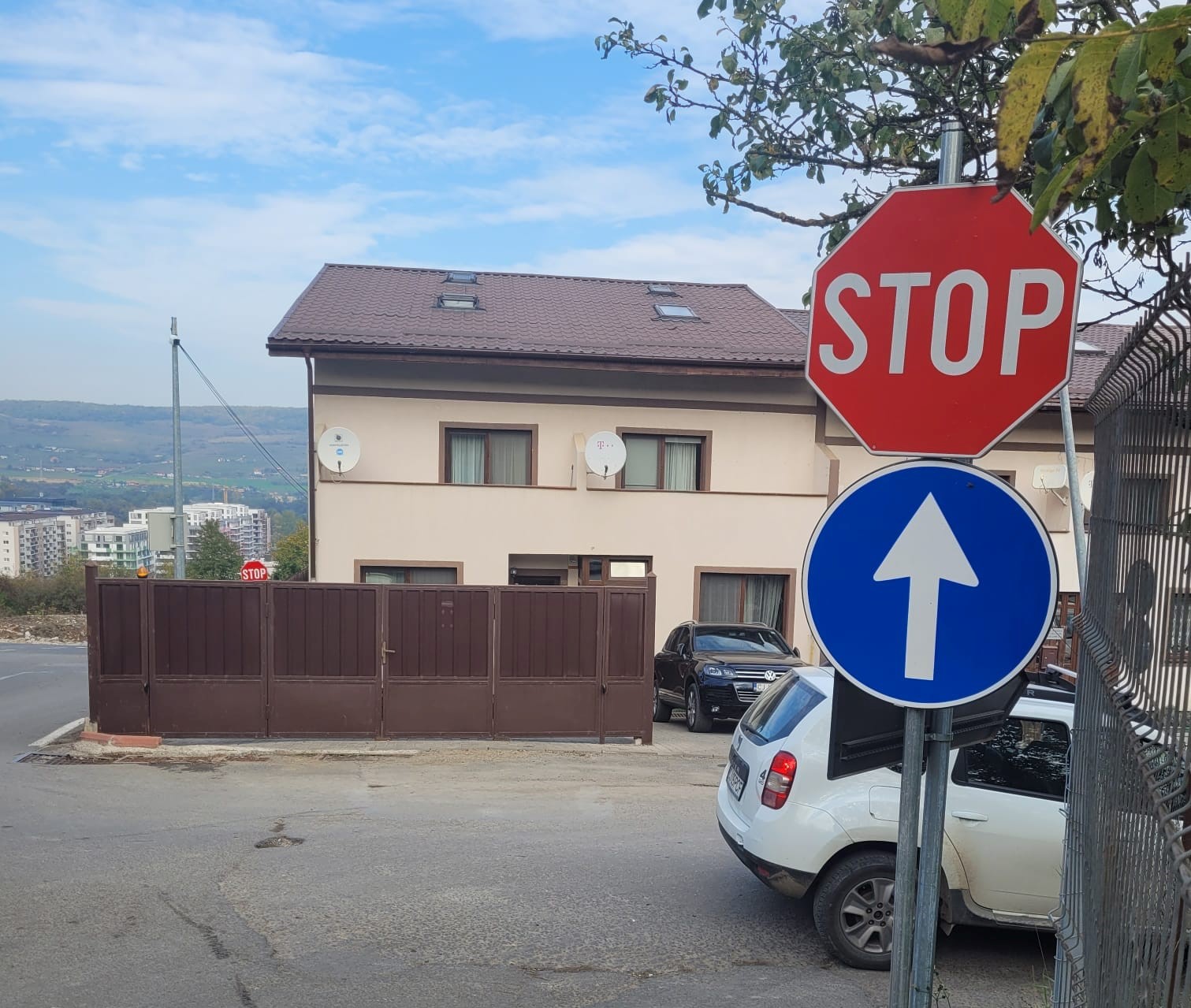 Primăria Florești a anunțat că începând de joi, 13 octombrie, pe strada Răzoare va apărea un nou sens unic/ Foto: Primăria Comunei Florești - Cluj/Facebook