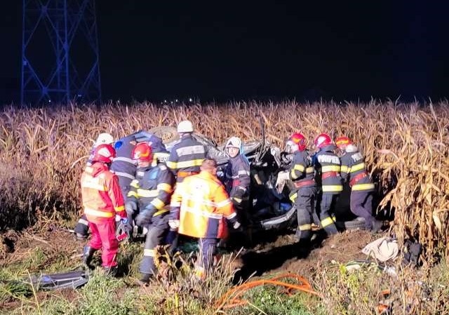 Doi copii şi doi adulţi, membri ai aceleiaşi familii, au murit într-un accident rutier produs, în noaptea de miercuri spre joi, pe drumul european E85 numit și „drumul morții”/ Foto: ISU Neamț