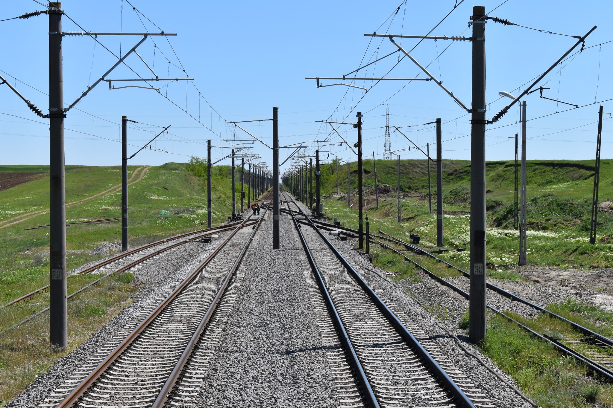 Aproape 100 de case vor fi dărâmate pentru electrificarea căii ferate Cluj-Oradea. FOTO: Facebook/ CFR Infrastructură