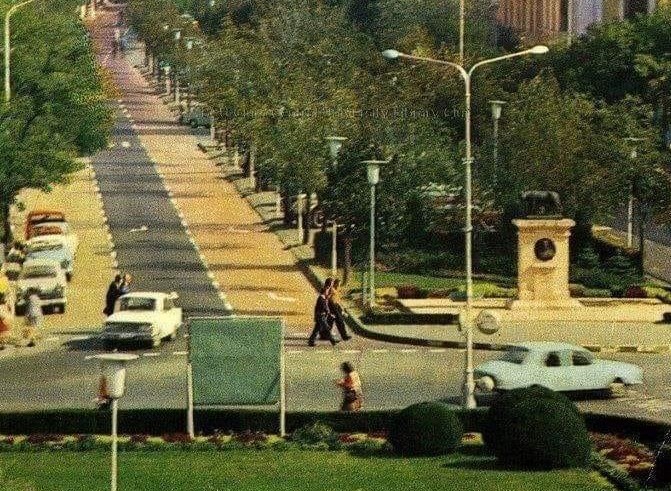 Bulevardul Eroilor în anii 60-70/ Foto: Amintiri din Vechiul Cluj