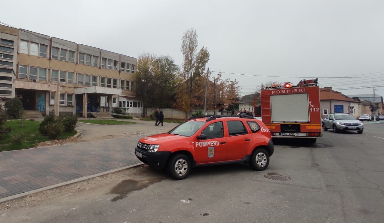 Un incendiu a izbucnit, luni, 24 octombrie, la Spitalul Municipal din Turda/FOTO: ISU Cluj