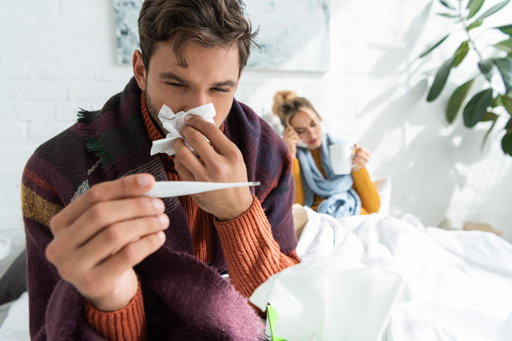 Numărul cazurilor de COVID-19 și de gripă sezonieră au înregistrat o creștere de la începutul toamnei. Odată cu apropierea iernii, există riscul ca acestea să crească și mai mult/FOTO: depositphotos.com