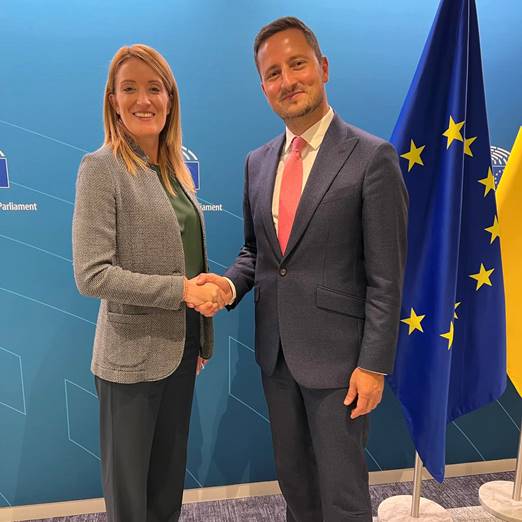 Europarlamentarul USR Nicu Ștefănuță (Renew Europe) s-a întâlnit ieri cu Președinta Parlamentului European, Roberta Metsola / Foto: renew europe