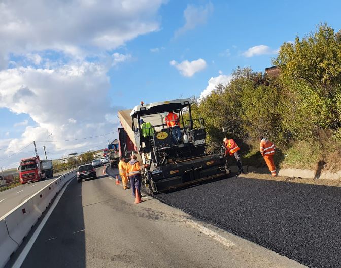 Lucrări de asfaltare pe 1 km de drum la ieșire din Turda / Foto: monitorulcj.ro
