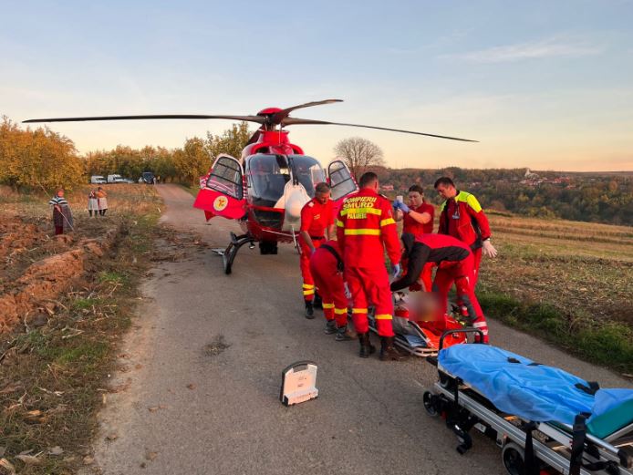 Un bărbat care s-a rănit cu drujba a fost transportat la spital de urgență cu elicopterul SMURD / Foto: ISU Cluj