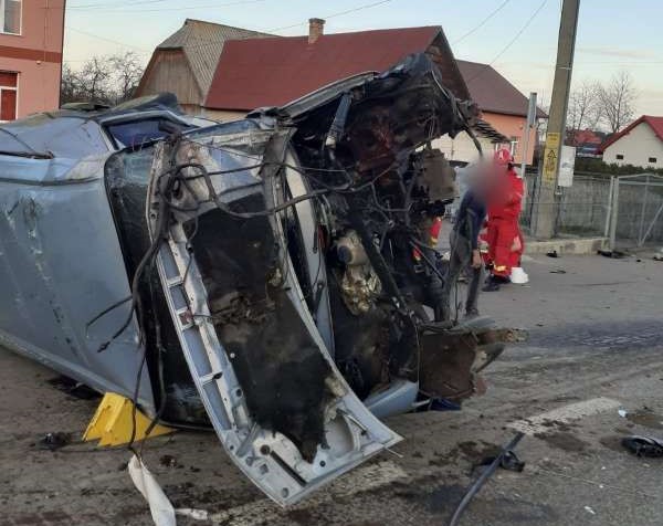 O persoană a murit, iar două au fost rănite într-un grav accident rutier produs, miercuri, pe raza județului Suceava/ FOTO: ISU Suceava