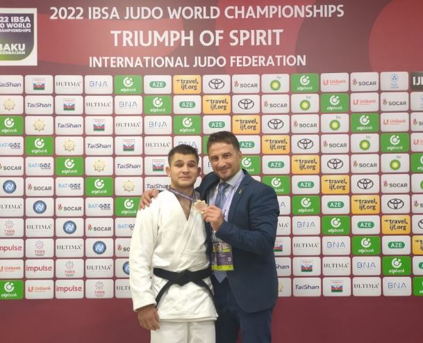 Judokanul Alex Bologa și antrenorul Tamas Gergey/ sursa foto: frjudo.ro