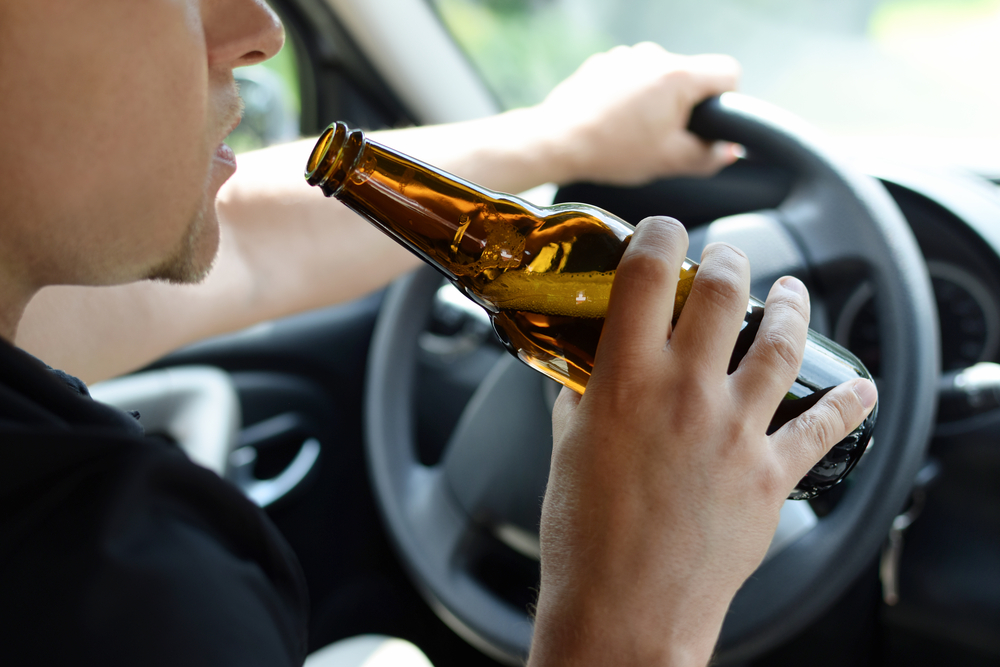 Un șofer care conducea o mașină neînmatriculată, în timp ce se afla sub influența alcoolului a fost prins de polițiști în timp ce conducea în localitatea Rădaia, județul Cluj/ FOTO: depositphotos.com