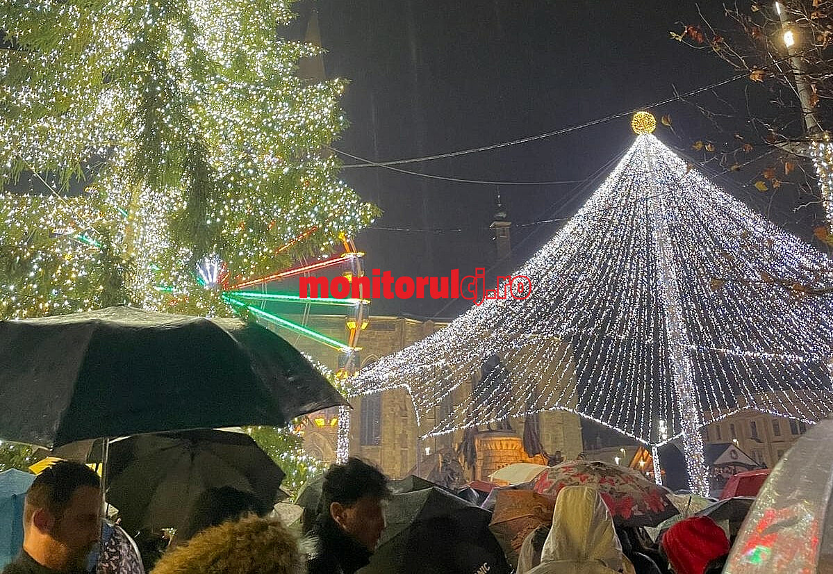 Milioane de luminițe s-au aprins în centrul Clujului/ FOTO: monitorulcj.ro