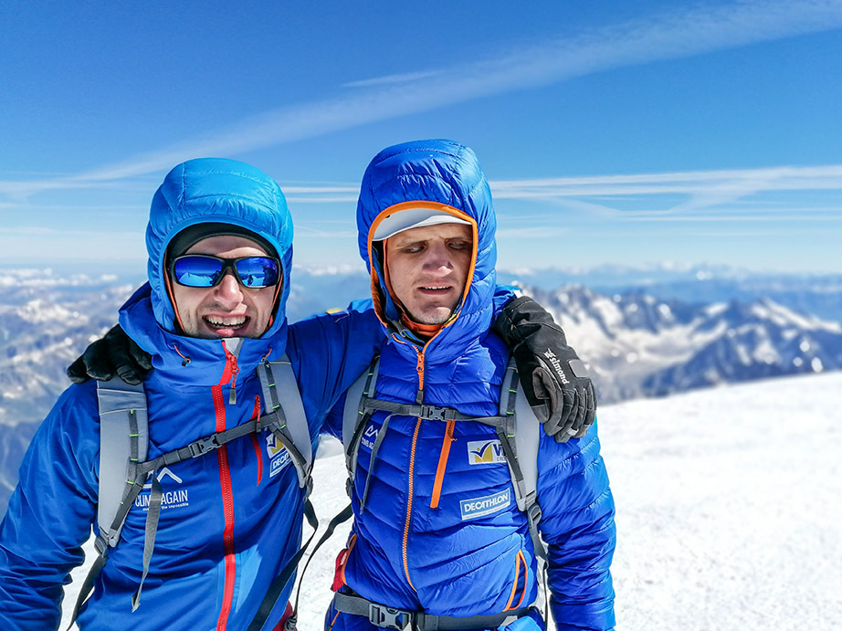 Răzvan Nedu (foto stânga) și Alex Benchea (foto dreapta) vor să escaladeze cel mai înalt vârf din America. FOTO: climbagain.ro
