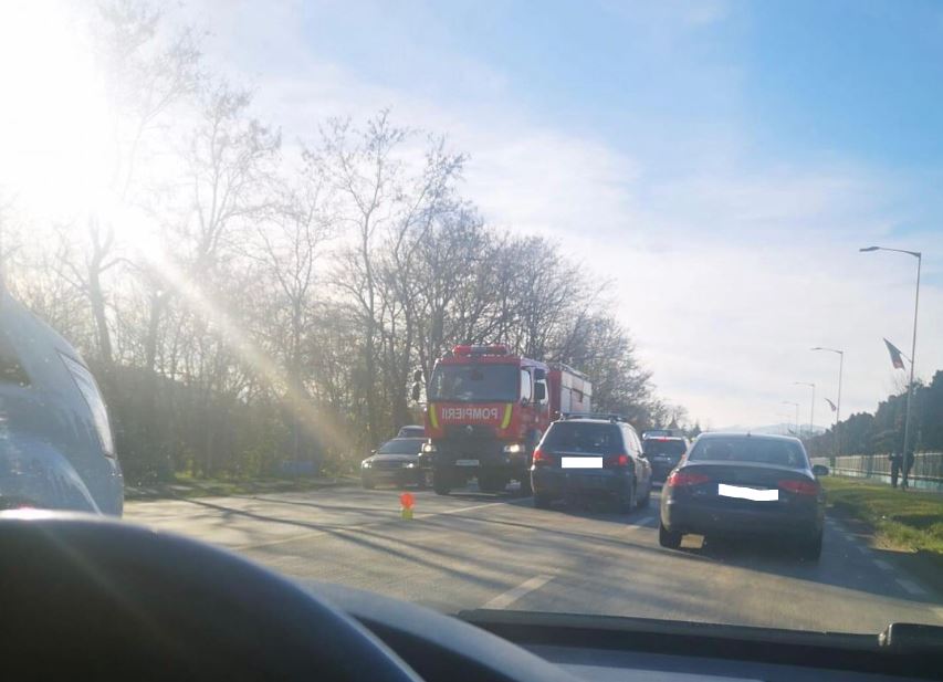 Trafic îngreunat după accidentul de pe strada Avram Iancu, din zona Bavaria, Florești / Foto: Info Trafic jud. Cluj - Facebook