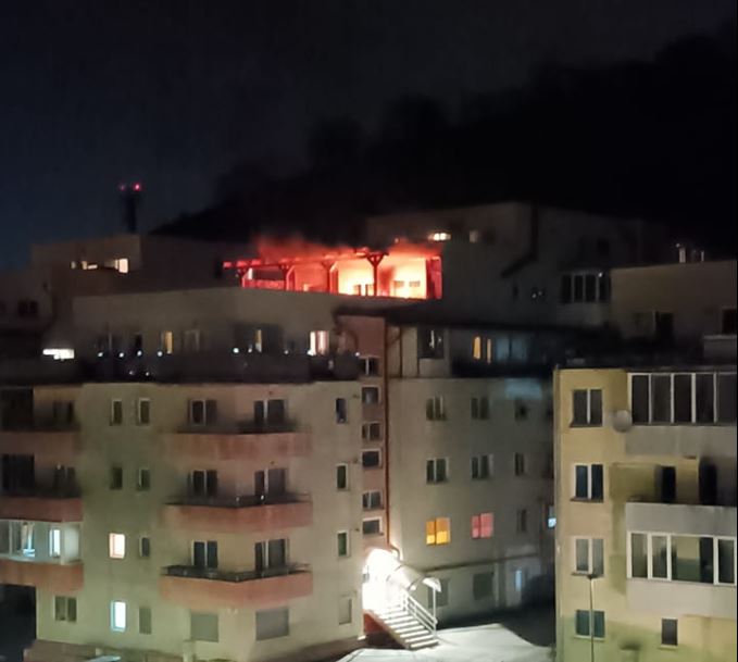 Incendiu pe strada Stejarului din Florești / Foto: Facebook