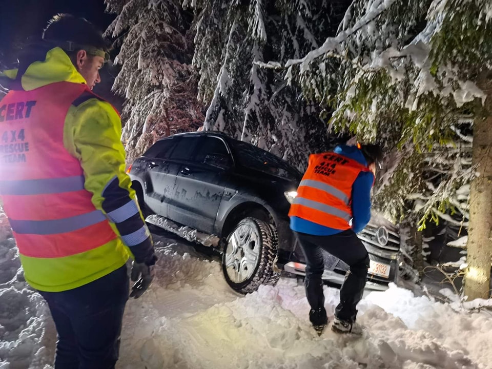 Iarna își face simțită prezența în județul Cluj, iar această perioadă poate creat probleme și celor mai experimentați șoferi/ FOTO: CERT Rescue/Facebook