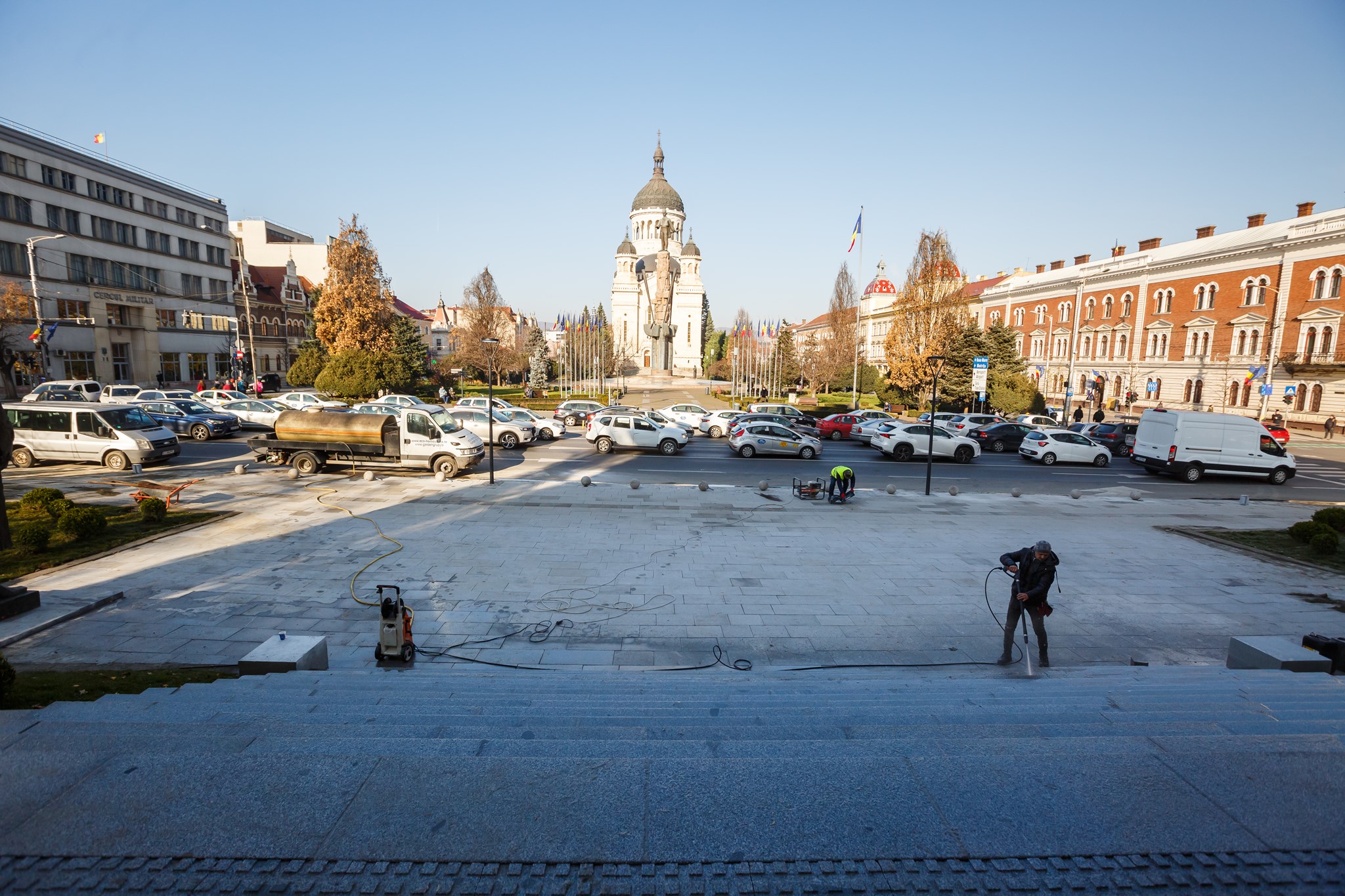 Platoul din fața Teatrului Național Cluj-Napoca va fi gata de Ziua Națională a României/ FOTO: Emil Boc/Facebook