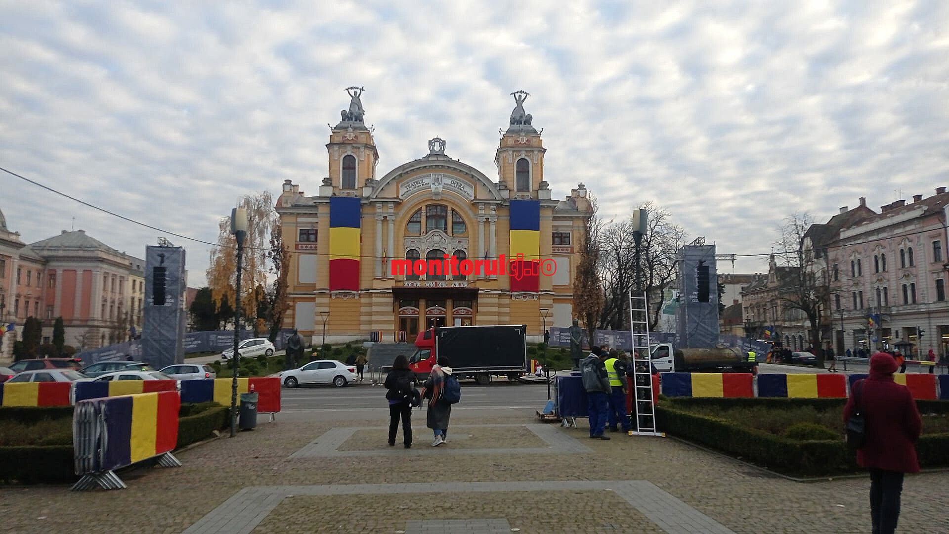 Pregătiri în Piața Avram Iancu pentru ziua de 1 Decembrie, Ziua României / Foto: monitorulcj.ro