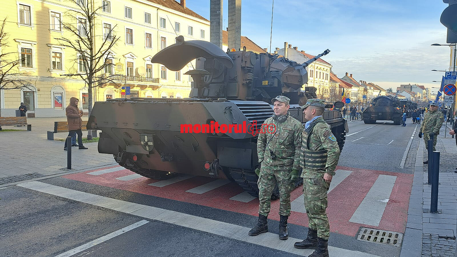 Pregătiri pentru parada militară. FOTO: Monitorul de Cluj