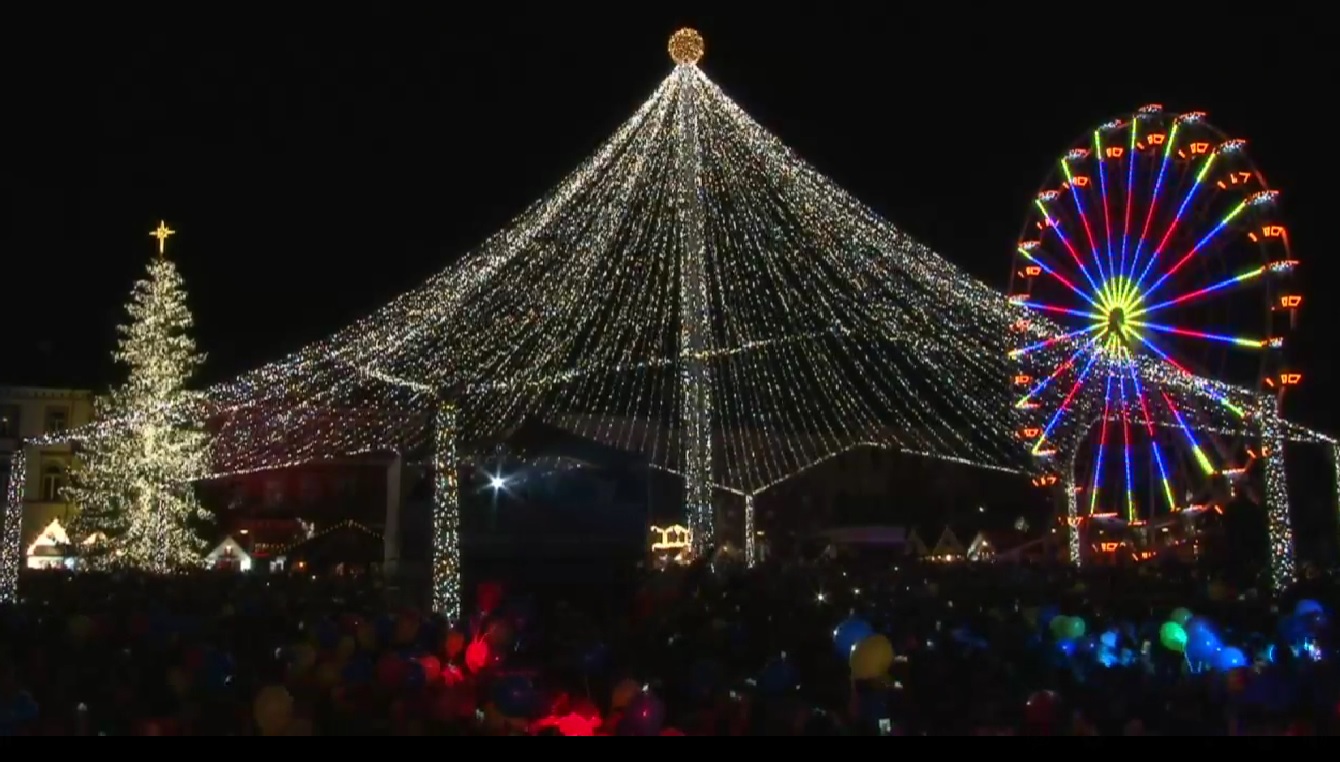Clujul, învăluit în milioane de beculețe! Iluminatul festiv a fost pornit. FOTO: Captură ecran