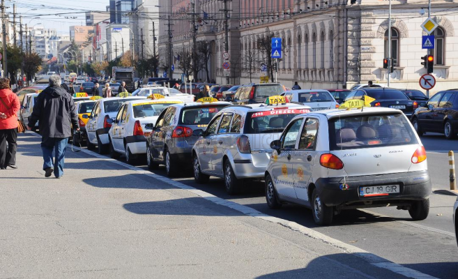 Stand de taxi în Piața Avram Iancu din Cluj-Napoca