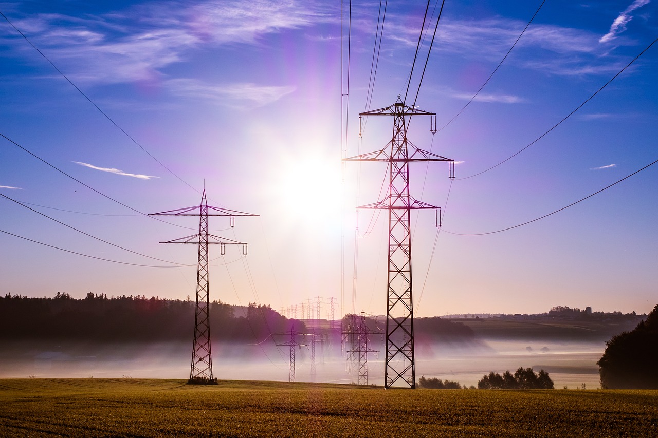 Şase operatori de reţele de distribuţie a energiei electrice au fost amendaţi cu o sumă totală de 2,4 milioane de lei. FOTO: Pixabay