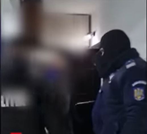 Mascații din Cluj au intrat din greșeală peste un bărbat nevinovat în casă la 5 dimineața / Foto: captură ecran - observatornews.ro