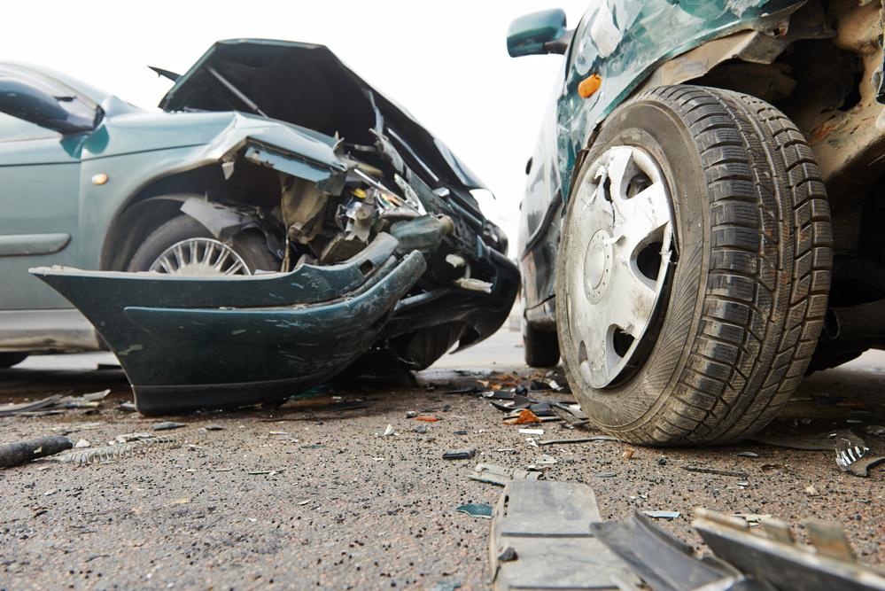 Un șofer BEAT CRIȚĂ a lovit o mașină parcată pe strada Giordano Bruno, la primele ore ale dimineții. FOTO: Depositphotos.com