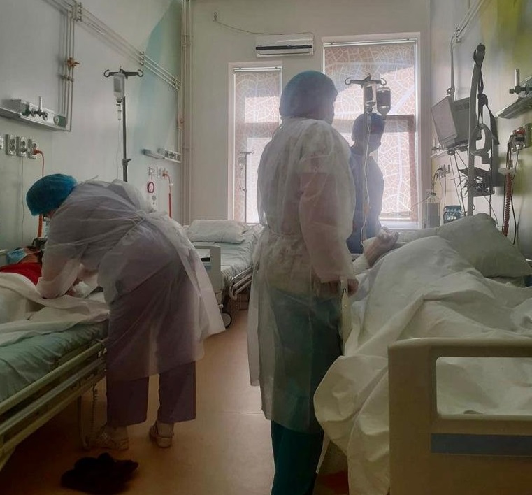 Asistente într-un salon. Sursă foto Facebook Spitalul Clinic Județean de Urgență Cluj-Napoca