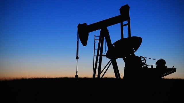 Rusia nu va mai vinde începând cu 1 februarie 2023 petrol ţărilor care au plafonat preţul petrolului rusesc/ Foto: pixabay.com