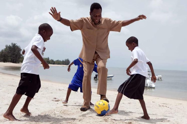 Fostul mare fotbalist brazilian Pele a încetat din viaţă/  Foto: Pele Facebook.com