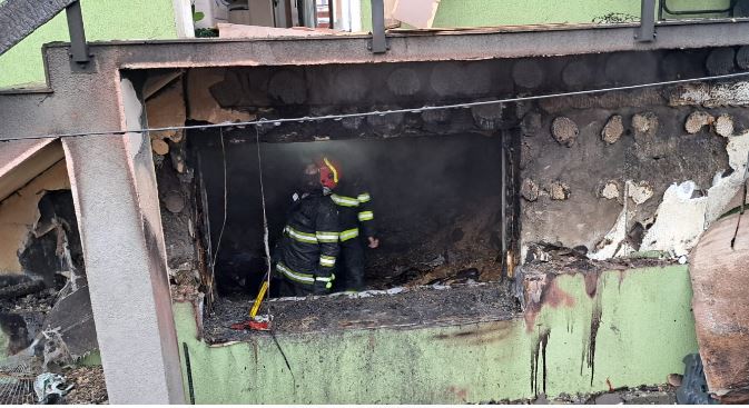 Incendiu declanșat de un scurtcircuit la televizor/ captură foto ISU Cluj