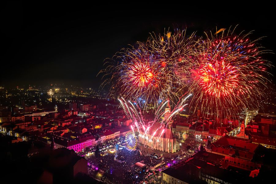 Artificii la Cluj-Napoca de Revelion. Sursă foto Facebook Municipiul Cluj-Napoca