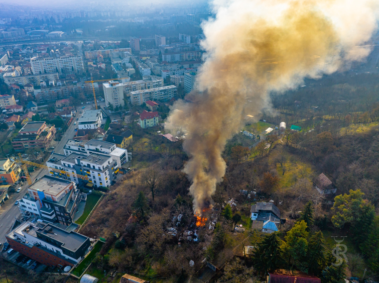 Incendiu la o baracă în Grigorescu / Foto: Facebook - Sergiu Răzvan